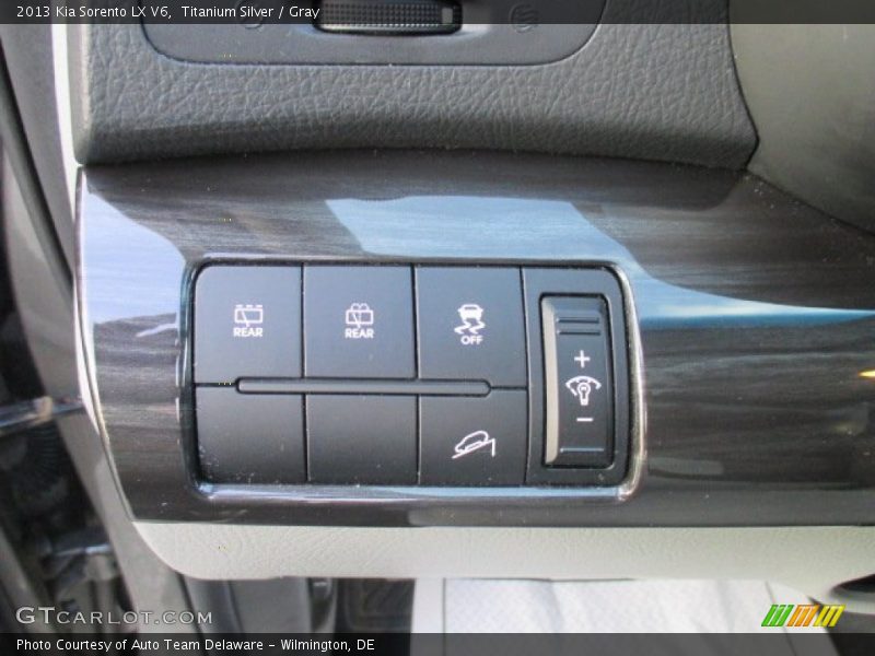 Titanium Silver / Gray 2013 Kia Sorento LX V6