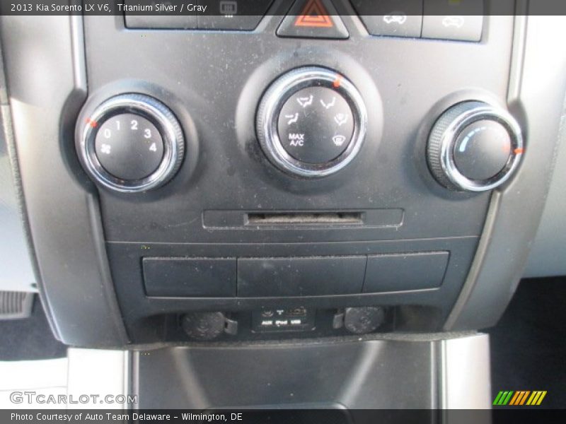 Titanium Silver / Gray 2013 Kia Sorento LX V6