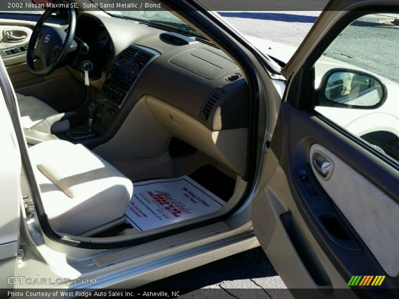 Sunlit Sand Metallic / Blond 2002 Nissan Maxima SE