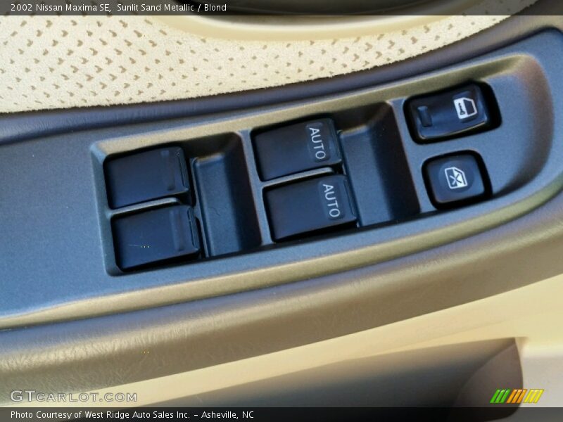 Sunlit Sand Metallic / Blond 2002 Nissan Maxima SE