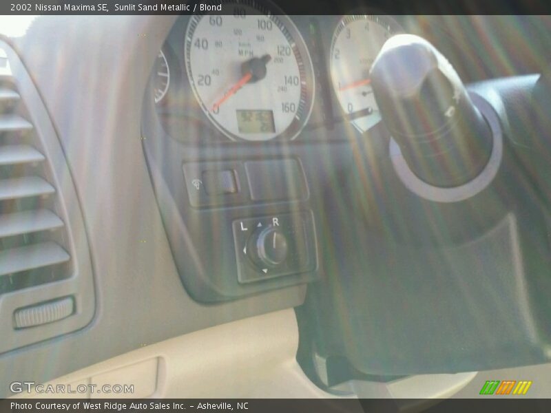 Sunlit Sand Metallic / Blond 2002 Nissan Maxima SE