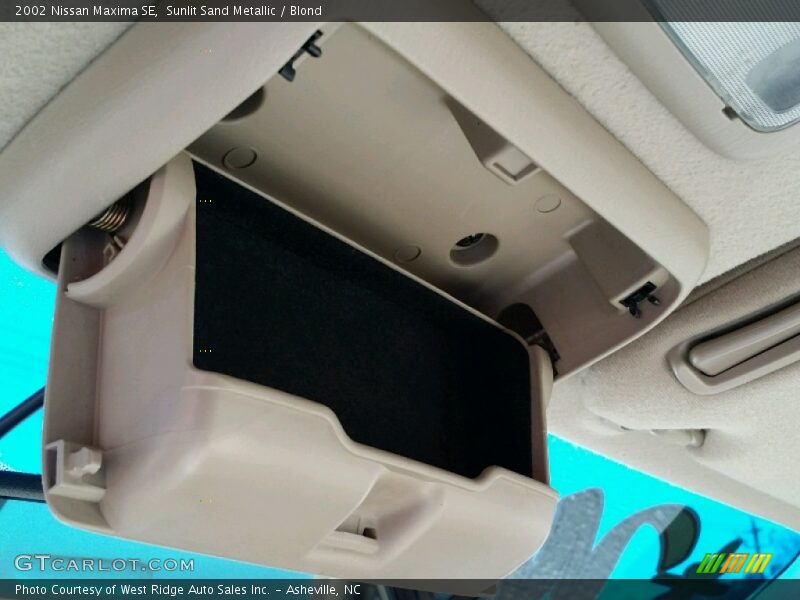 Sunlit Sand Metallic / Blond 2002 Nissan Maxima SE