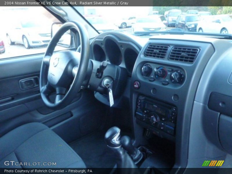 Radiant Silver Metallic / Gray 2004 Nissan Frontier XE V6 Crew Cab 4x4