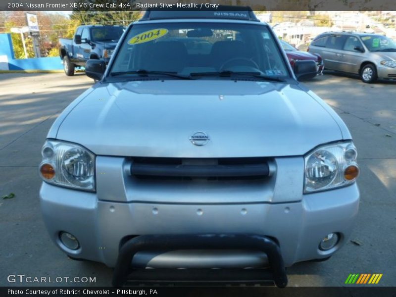 Radiant Silver Metallic / Gray 2004 Nissan Frontier XE V6 Crew Cab 4x4