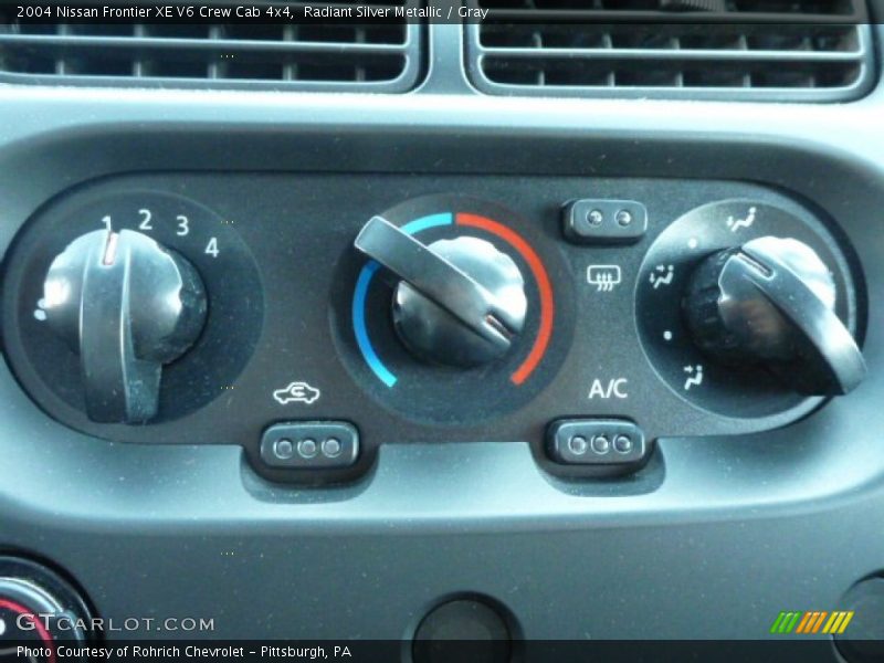 Radiant Silver Metallic / Gray 2004 Nissan Frontier XE V6 Crew Cab 4x4
