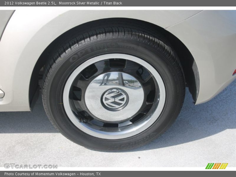 Moonrock Silver Metallic / Titan Black 2012 Volkswagen Beetle 2.5L