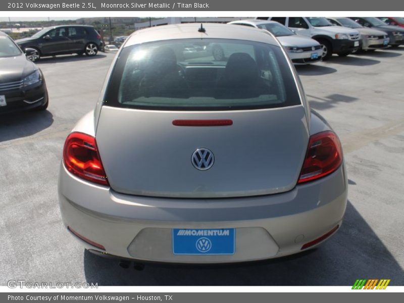 Moonrock Silver Metallic / Titan Black 2012 Volkswagen Beetle 2.5L