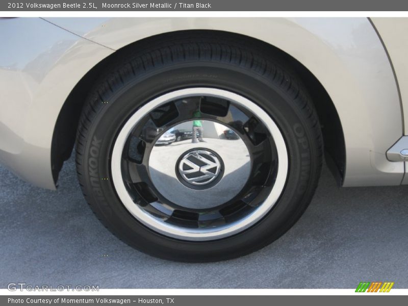 Moonrock Silver Metallic / Titan Black 2012 Volkswagen Beetle 2.5L