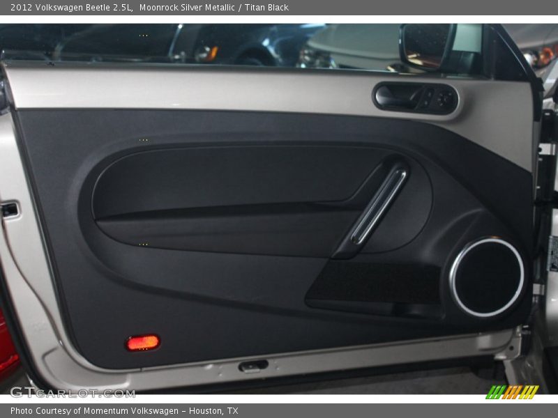 Moonrock Silver Metallic / Titan Black 2012 Volkswagen Beetle 2.5L