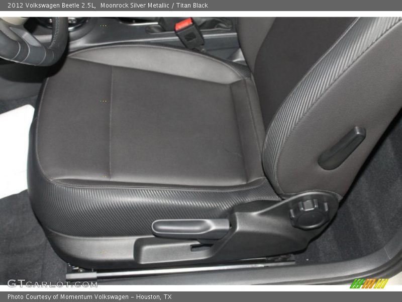 Moonrock Silver Metallic / Titan Black 2012 Volkswagen Beetle 2.5L