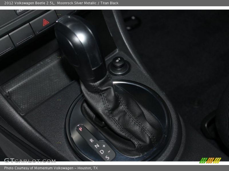 Moonrock Silver Metallic / Titan Black 2012 Volkswagen Beetle 2.5L