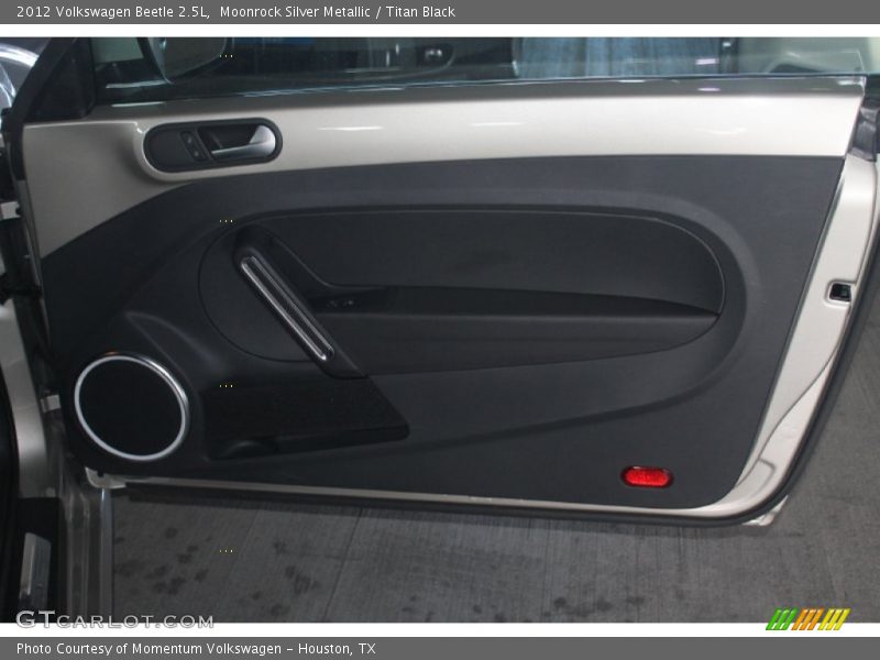 Moonrock Silver Metallic / Titan Black 2012 Volkswagen Beetle 2.5L