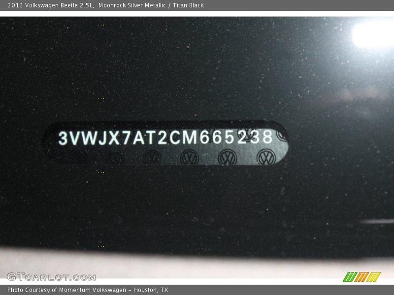 Moonrock Silver Metallic / Titan Black 2012 Volkswagen Beetle 2.5L