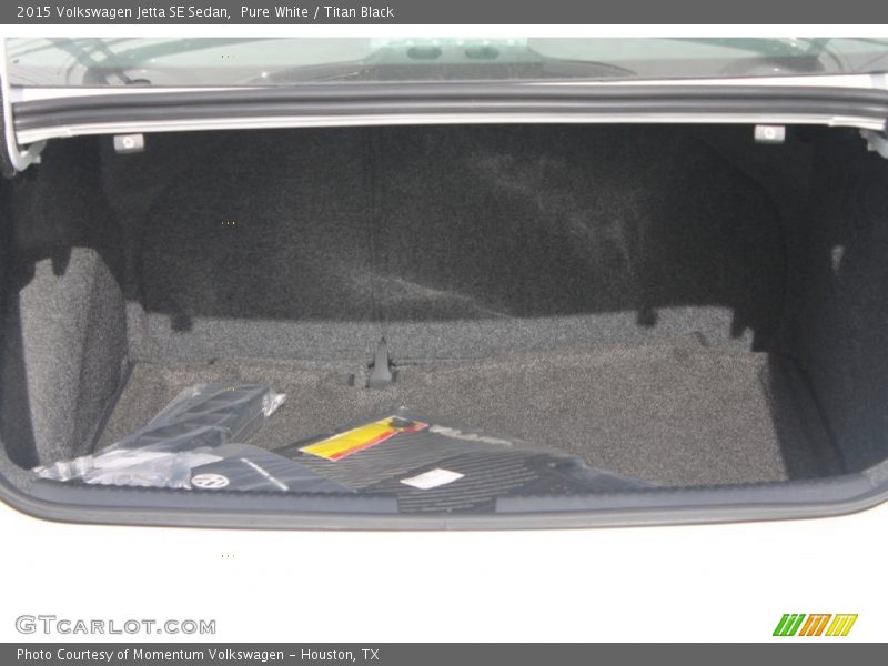 Pure White / Titan Black 2015 Volkswagen Jetta SE Sedan