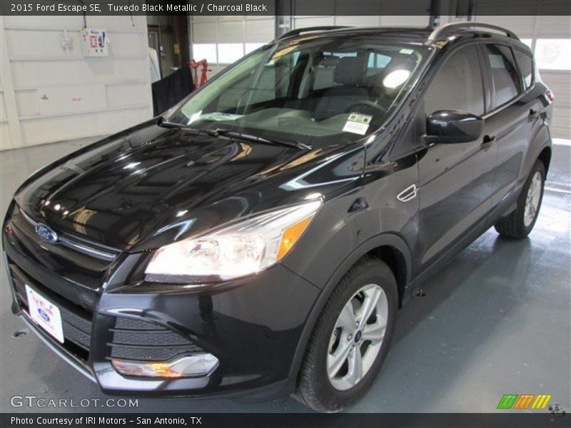 Tuxedo Black Metallic / Charcoal Black 2015 Ford Escape SE