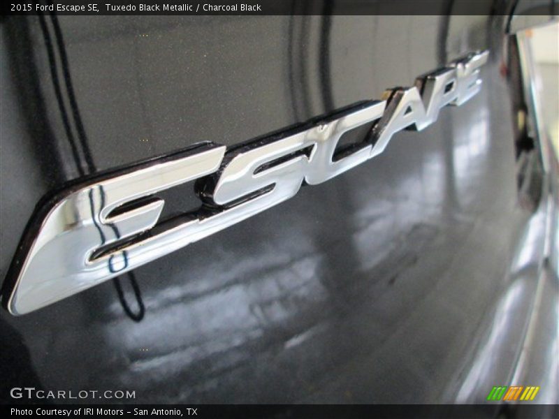 Tuxedo Black Metallic / Charcoal Black 2015 Ford Escape SE