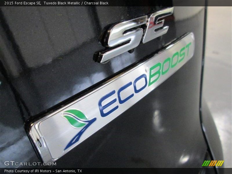 Tuxedo Black Metallic / Charcoal Black 2015 Ford Escape SE