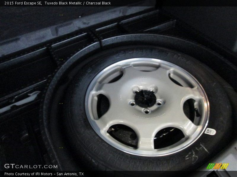 Tuxedo Black Metallic / Charcoal Black 2015 Ford Escape SE