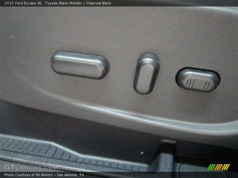 Tuxedo Black Metallic / Charcoal Black 2015 Ford Escape SE
