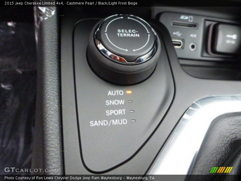 Cashmere Pearl / Black/Light Frost Beige 2015 Jeep Cherokee Limited 4x4
