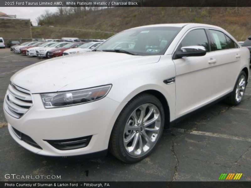 Front 3/4 View of 2015 Taurus Limited AWD
