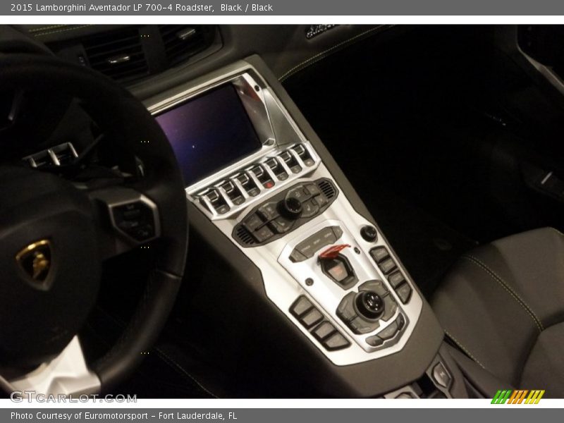 Controls of 2015 Aventador LP 700-4 Roadster