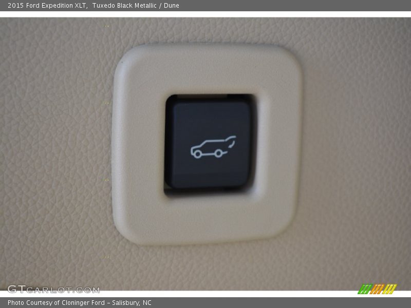 Tuxedo Black Metallic / Dune 2015 Ford Expedition XLT