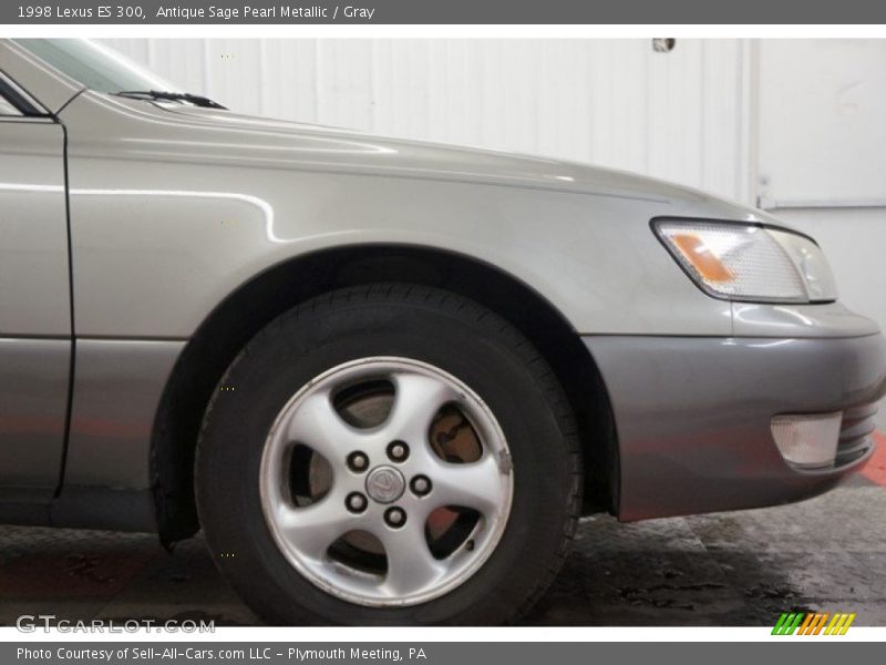 Antique Sage Pearl Metallic / Gray 1998 Lexus ES 300
