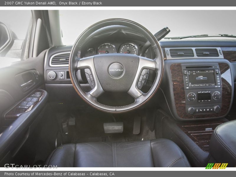 Onyx Black / Ebony Black 2007 GMC Yukon Denali AWD