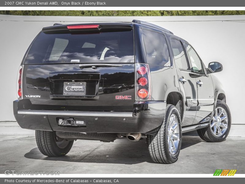 Onyx Black / Ebony Black 2007 GMC Yukon Denali AWD