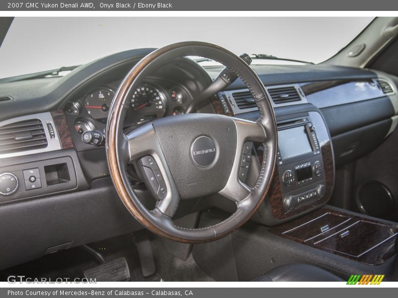 Onyx Black / Ebony Black 2007 GMC Yukon Denali AWD