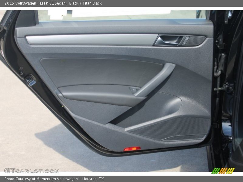 Black / Titan Black 2015 Volkswagen Passat SE Sedan