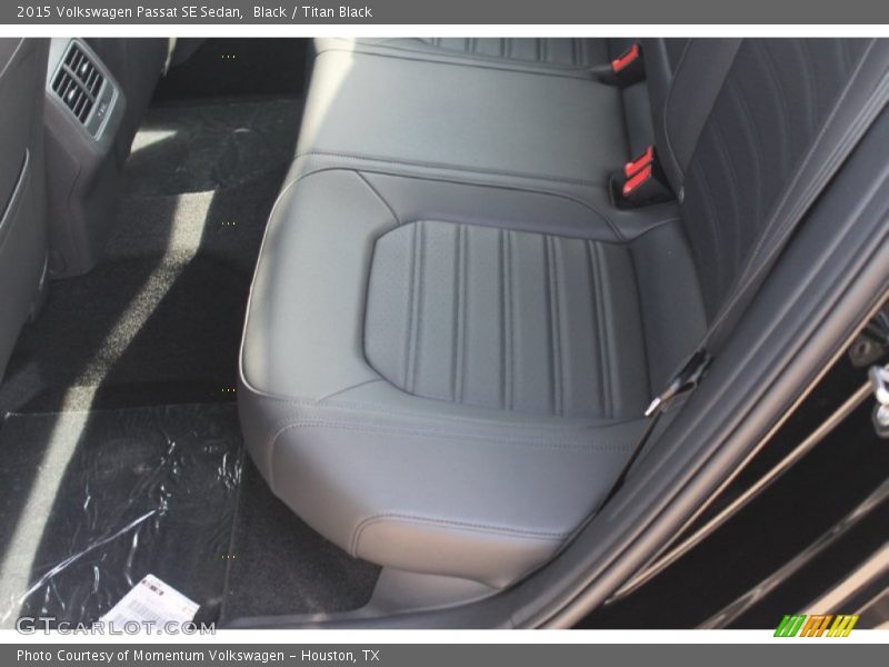 Black / Titan Black 2015 Volkswagen Passat SE Sedan