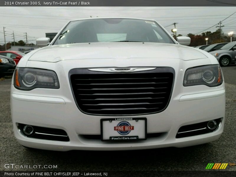 Ivory Tri-Coat Pearl / Black 2014 Chrysler 300 S