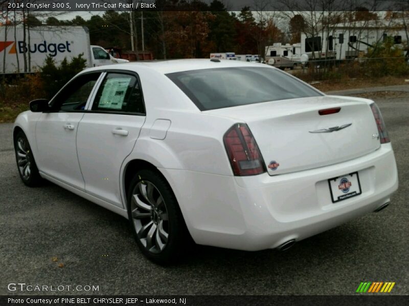 Ivory Tri-Coat Pearl / Black 2014 Chrysler 300 S