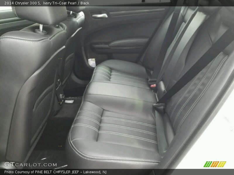 Ivory Tri-Coat Pearl / Black 2014 Chrysler 300 S