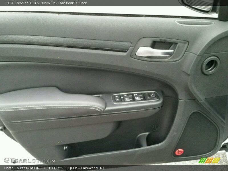 Ivory Tri-Coat Pearl / Black 2014 Chrysler 300 S