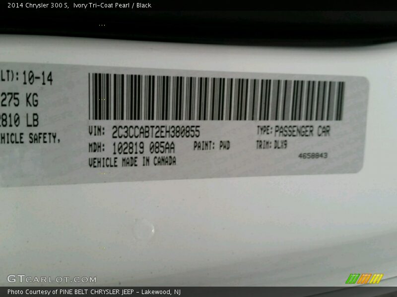 Ivory Tri-Coat Pearl / Black 2014 Chrysler 300 S
