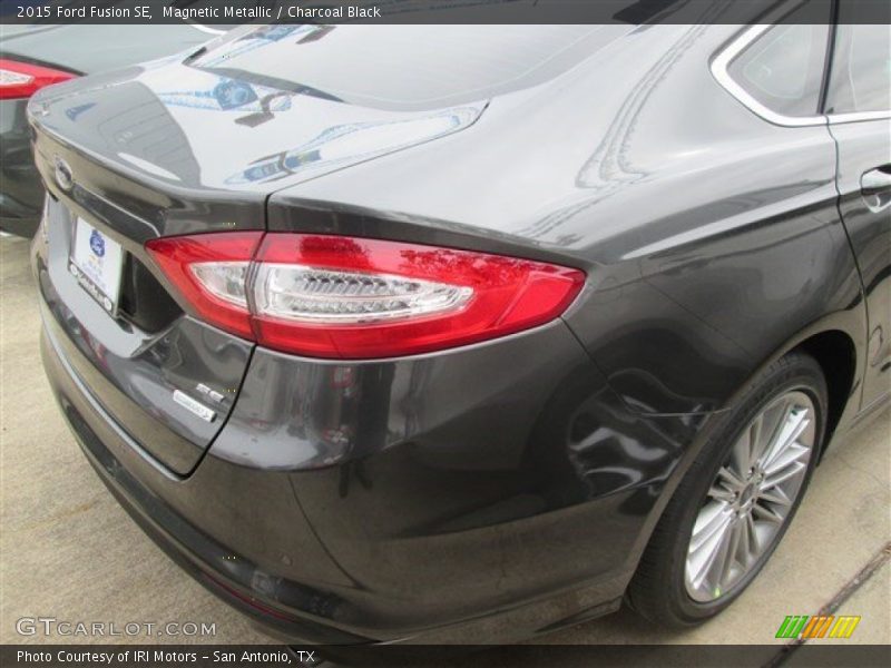 Magnetic Metallic / Charcoal Black 2015 Ford Fusion SE