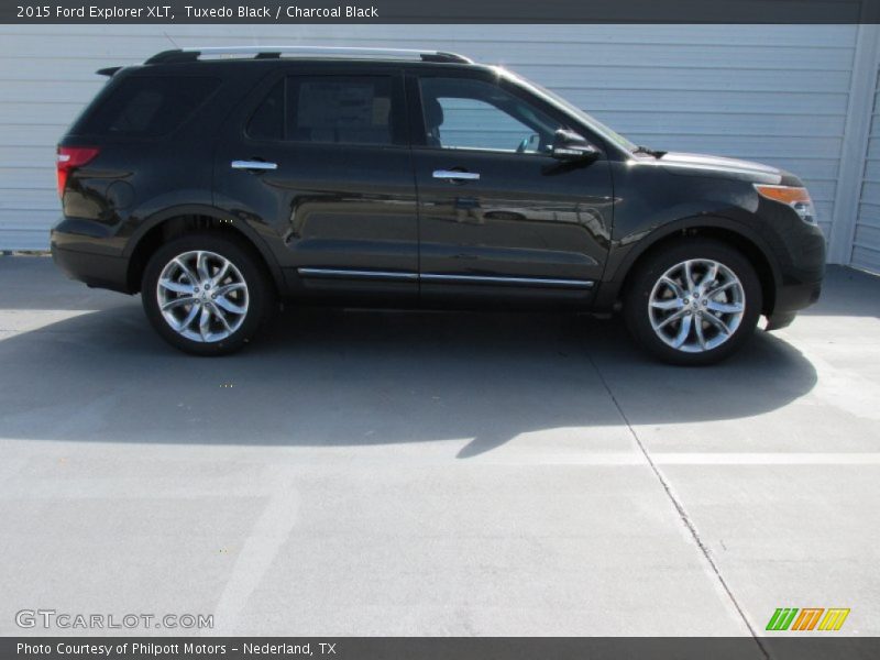 Tuxedo Black / Charcoal Black 2015 Ford Explorer XLT