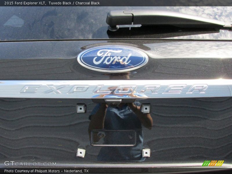 Tuxedo Black / Charcoal Black 2015 Ford Explorer XLT