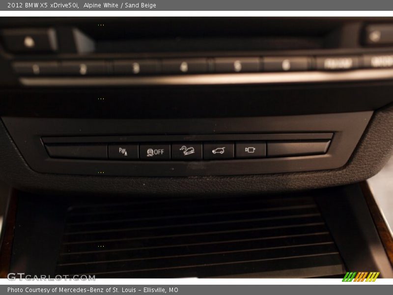Alpine White / Sand Beige 2012 BMW X5 xDrive50i