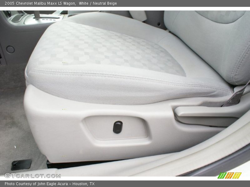 White / Neutral Beige 2005 Chevrolet Malibu Maxx LS Wagon