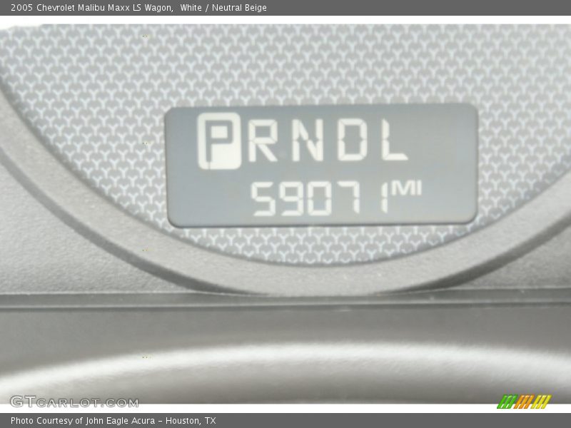 White / Neutral Beige 2005 Chevrolet Malibu Maxx LS Wagon