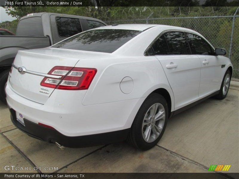 Oxford White / Dune 2015 Ford Taurus SEL