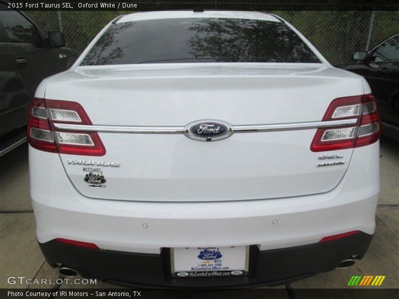 Oxford White / Dune 2015 Ford Taurus SEL