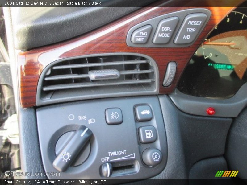 Sable Black / Black 2001 Cadillac DeVille DTS Sedan