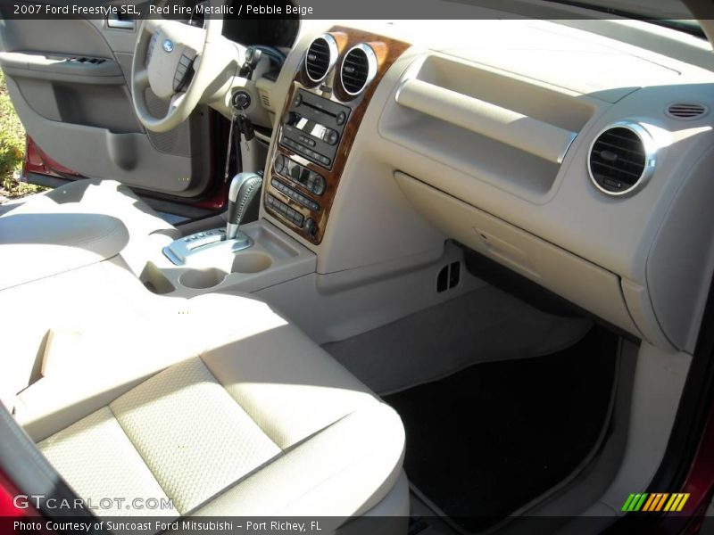 Red Fire Metallic / Pebble Beige 2007 Ford Freestyle SEL