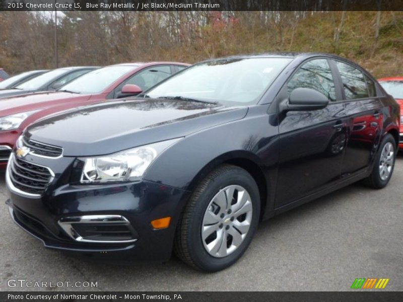 Front 3/4 View of 2015 Cruze LS