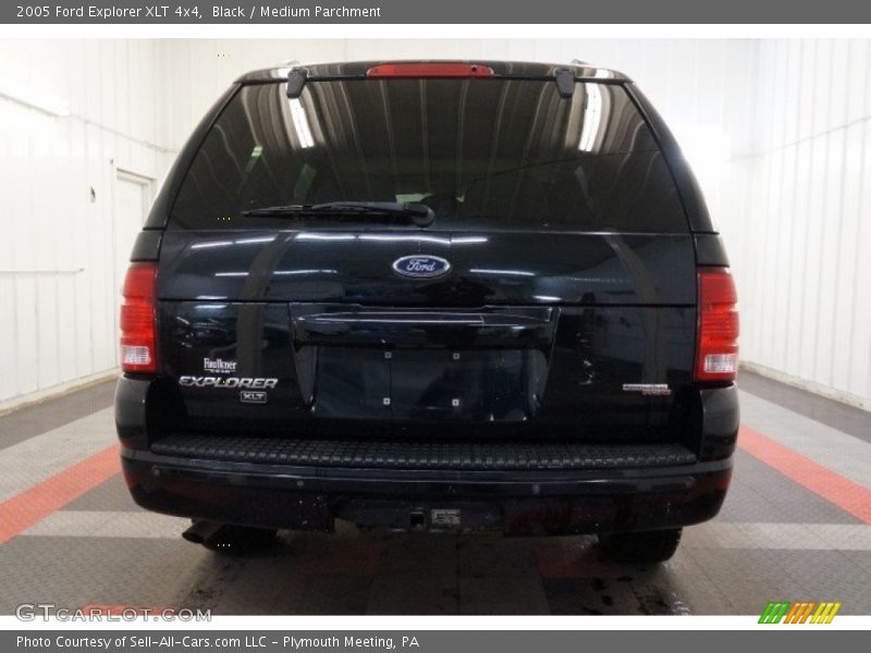 Black / Medium Parchment 2005 Ford Explorer XLT 4x4